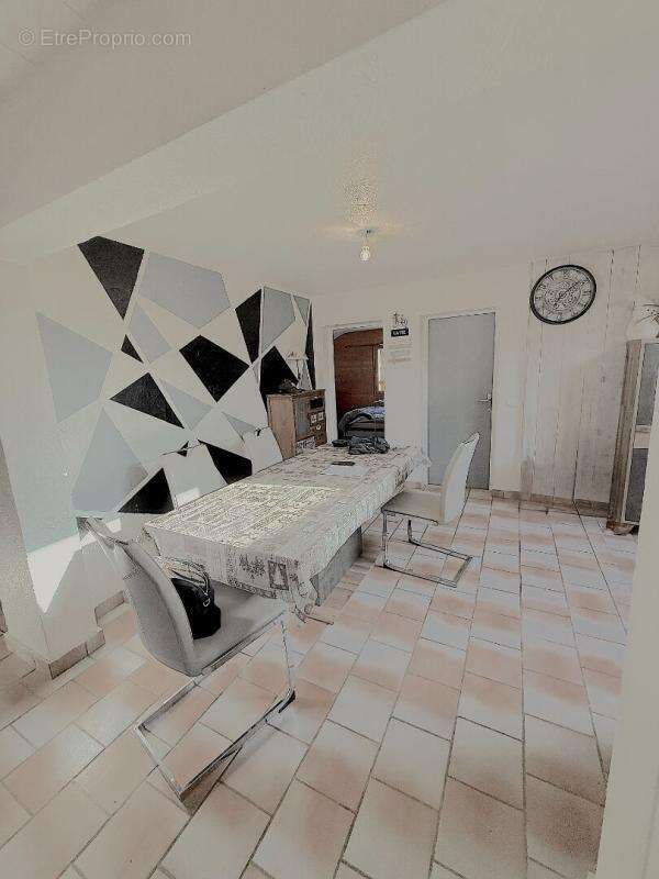 Appartement PASSY 87 M2 loi carrez, 111M2 superficie totale  , 5 pièces 276000 euros - photo 4