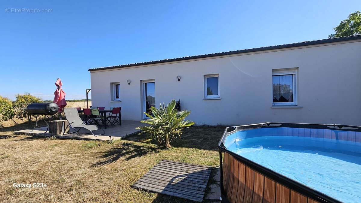 Maison 85 m² à Vallans  - photo 2