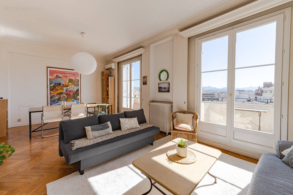 Appartement à MARSEILLE-8E