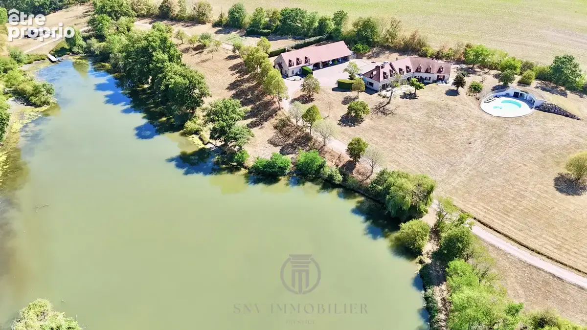 Domaine d’exception avec maison de caractère, pavillons d'invités, 2 étangs et plus de 10 hectares de prairies - photo 2