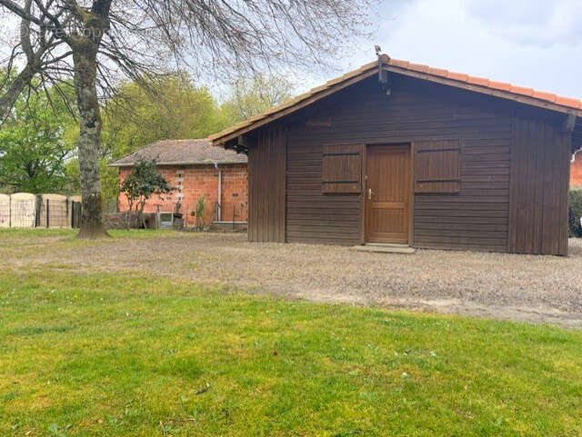 Maison à YGOS-SAINT-SATURNIN