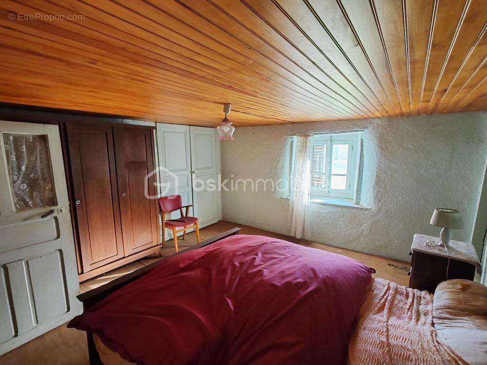 Maison à MARSAC-EN-LIVRADOIS