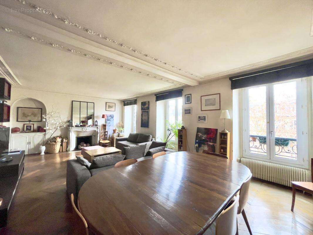Appartement à PARIS-10E
