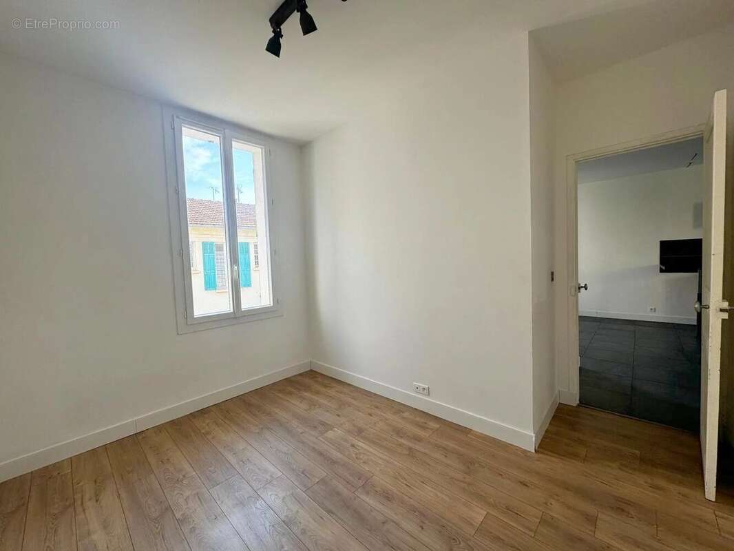 La Seyne haut de villa + parking - photo 4