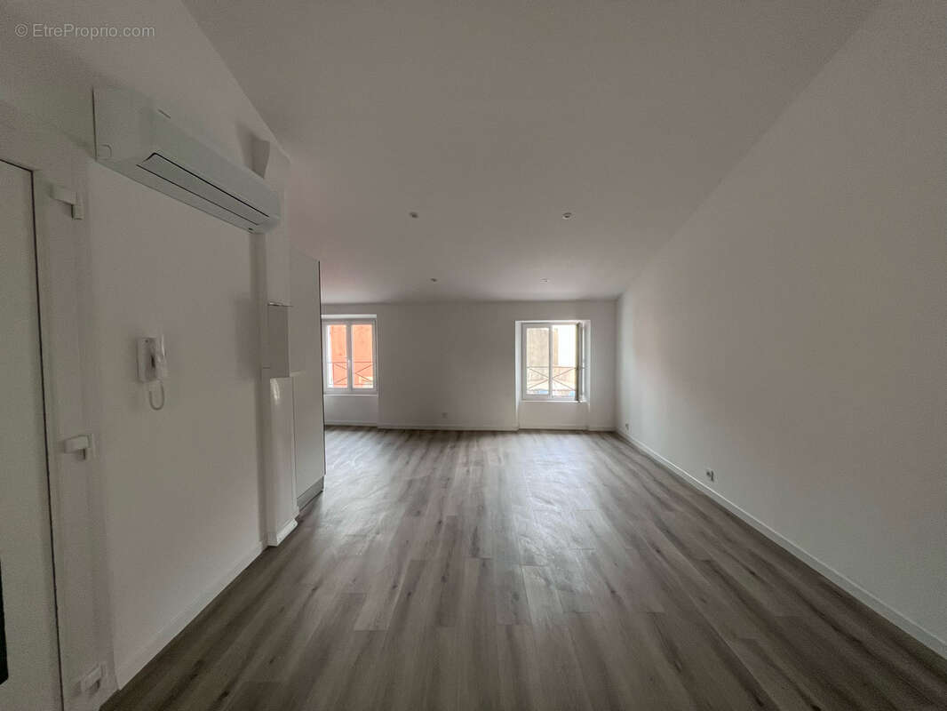 Tres beau t3 traversant dernier etage carnoules - photo 3