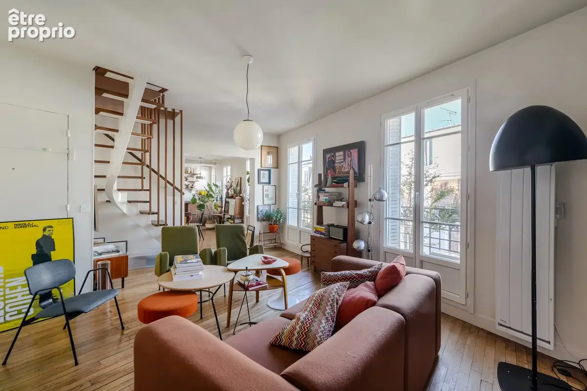 Paris 18e - LAMARCK-CAULAINCOURT / RUE FRANCOEUR - Duplex - 6 pièces - 126,42m² Carrez - 4 chambres - Balcon filant - photo 2