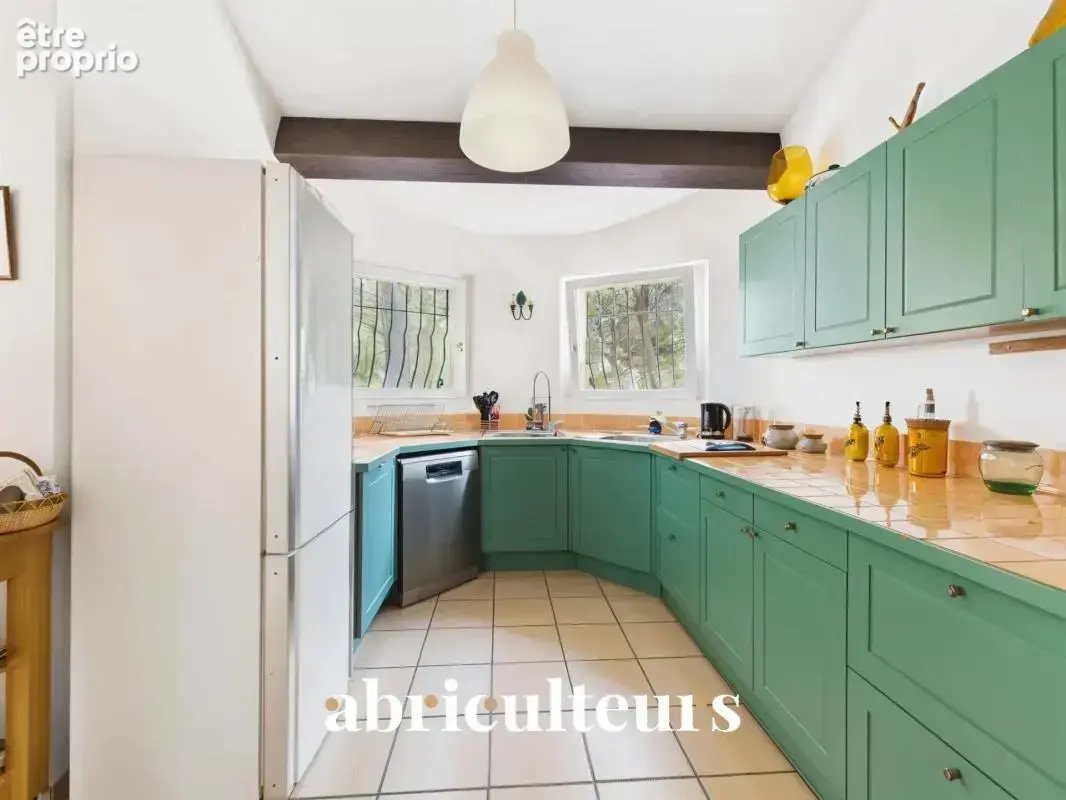 Maison d’architecte de 257 m² avec piscine et jardin arboré de 4 000 m² en vente à Ventabren (13122) - photo 10