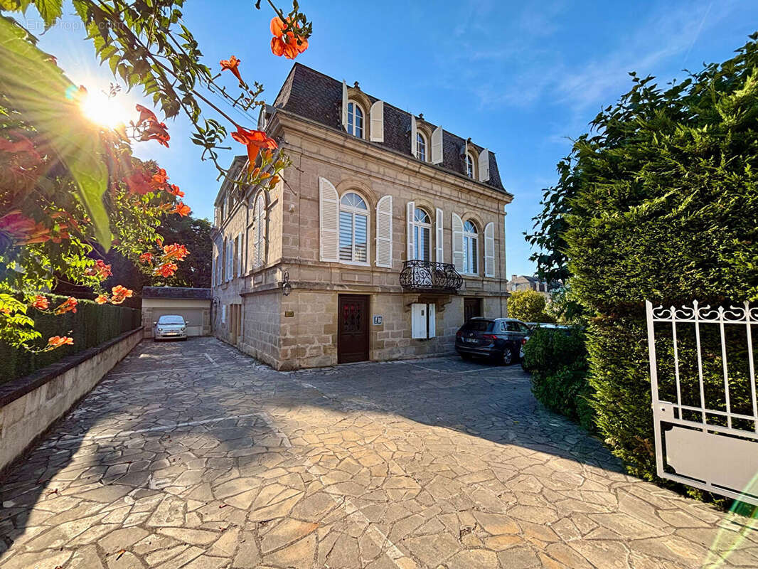 Maison de maître en Brasier 230m² Brive centre 5 chambres cabinet 110m2 - photo 4