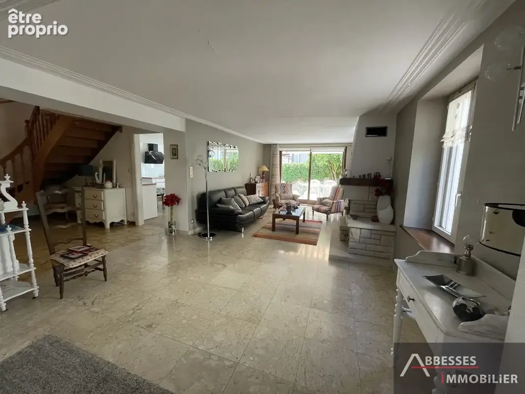 SAINT-AMÉ : Grand logement F7 'esprit maison de famille'  terrasse, terrain et stationnement - photo 8