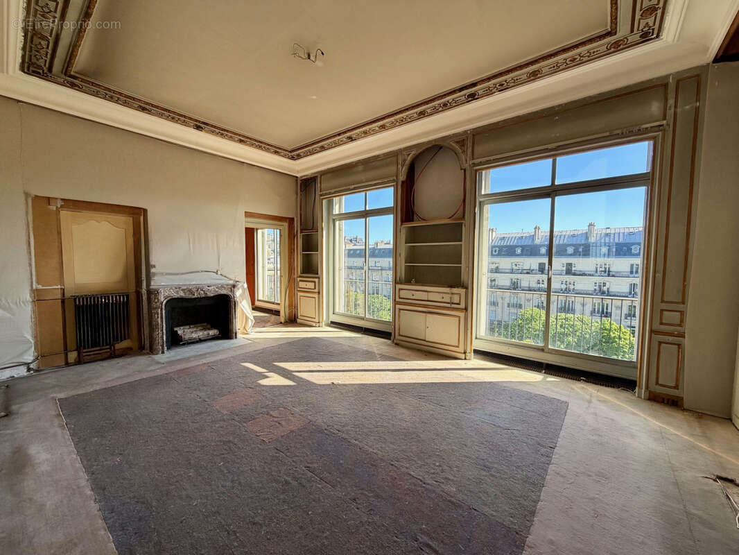 Appartement à PARIS-16E