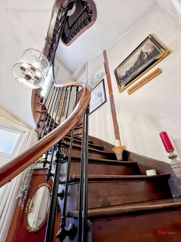 Coup de cœur au centre historique de Beaugency : Maison de ville rénovée avec charme et extérieur - photo 13