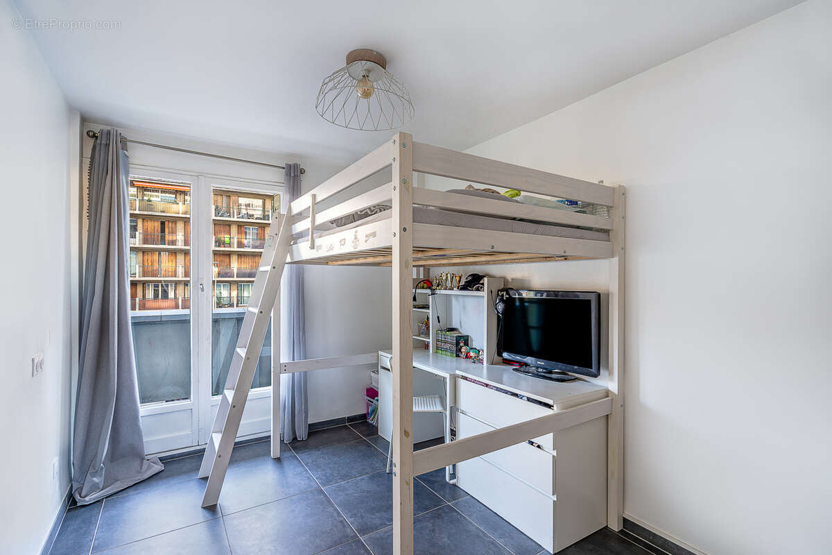 Appartement à MARSEILLE-4E