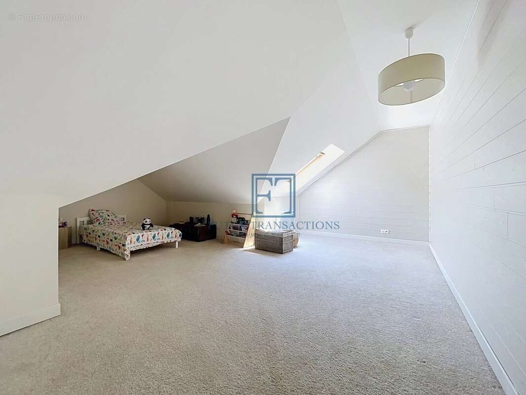 Maison à LE MESNIL-SAINT-DENIS