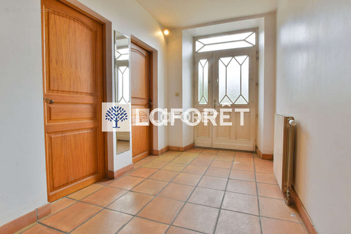 Maison à SAINT-GENIS-DE-SAINTONGE