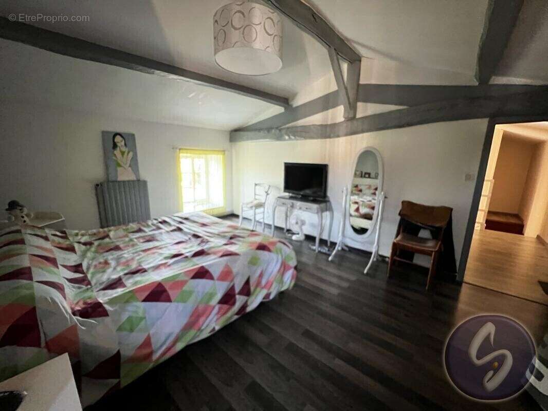 Maison à AZAY-LE-BRULE