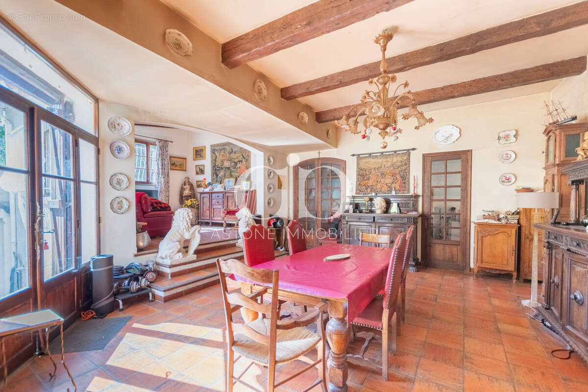 Maison à ROQUEVAIRE