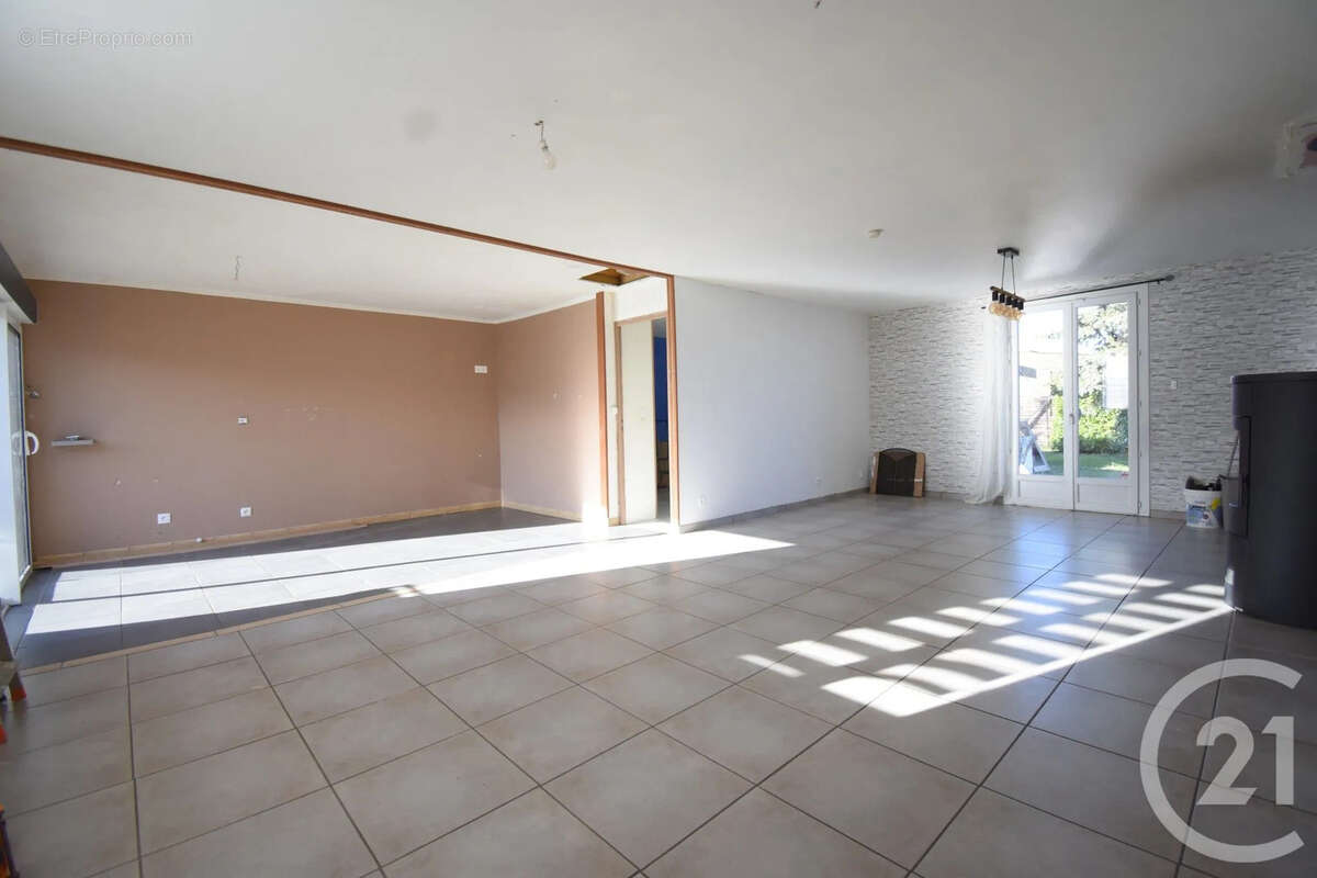 Maison à SAINT-SYLVESTRE-PRAGOULIN