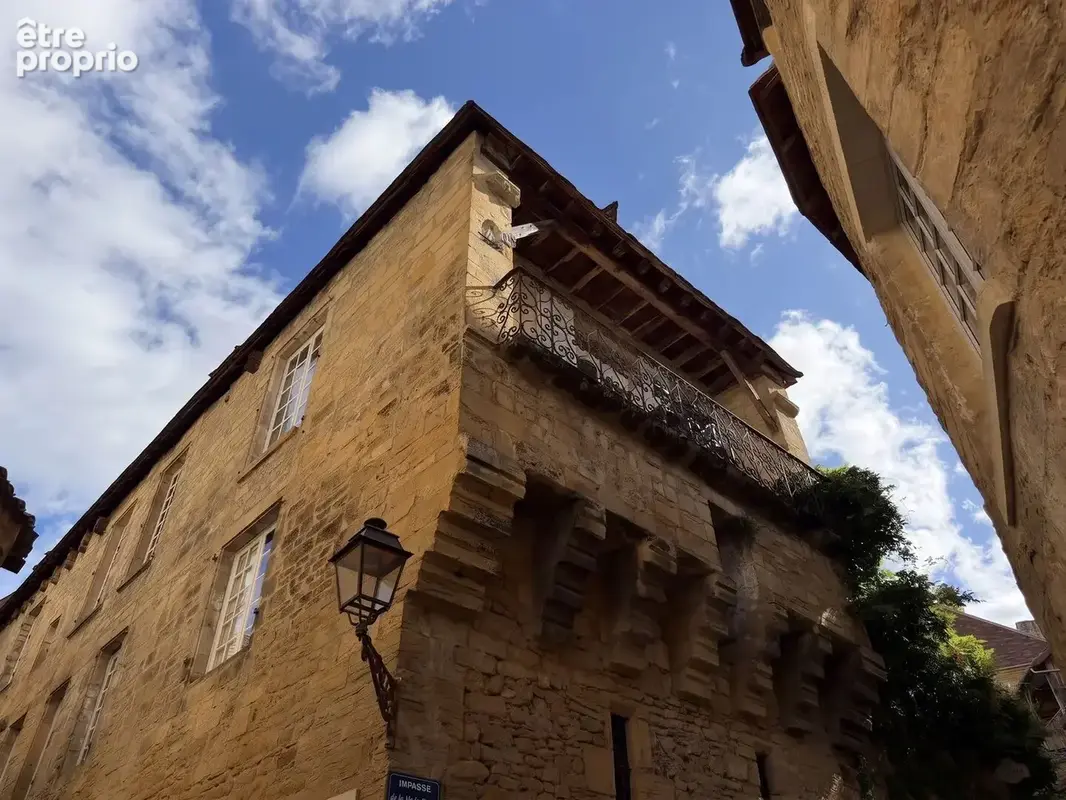 Un immeuble d'exception à Sarlat : l'art de vivre périgourdin comme projet d'investissement. Vidéos sur demande - photo 4