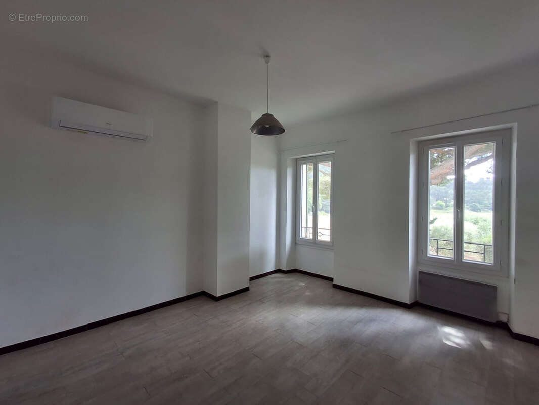 Maison à LE CASTELLET