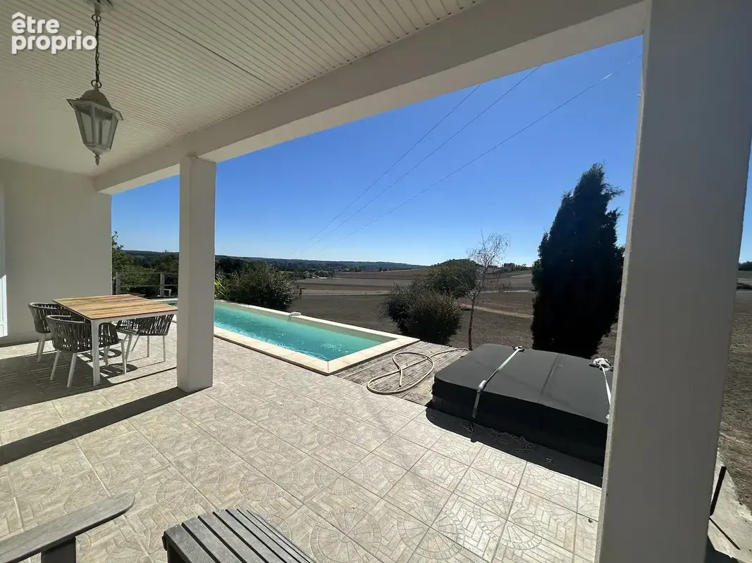 Coup de coeur pour cette magnifique maison avec piscine et vues dégagée sur terrain de 8249m2 - photo 34
