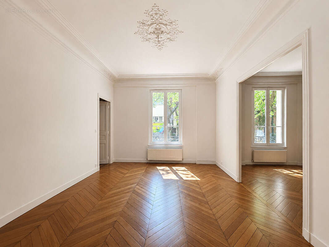 Appartement à PARIS-14E