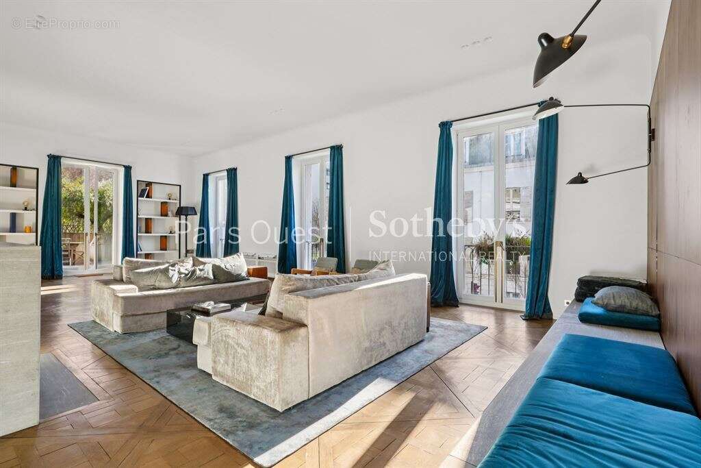 Appartement à NEUILLY-SUR-SEINE