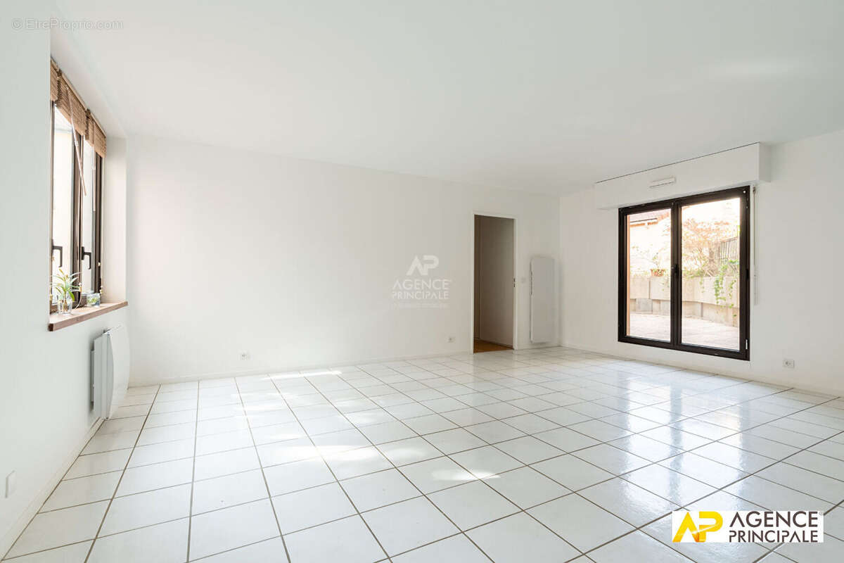 Appartement  4 pièce(s) - Ascenseur - terrasse - grand séjour - 78m² - photo 3