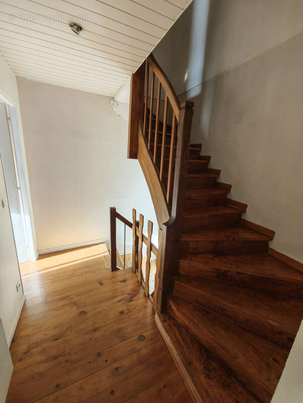 Appartement à VILLESISCLE