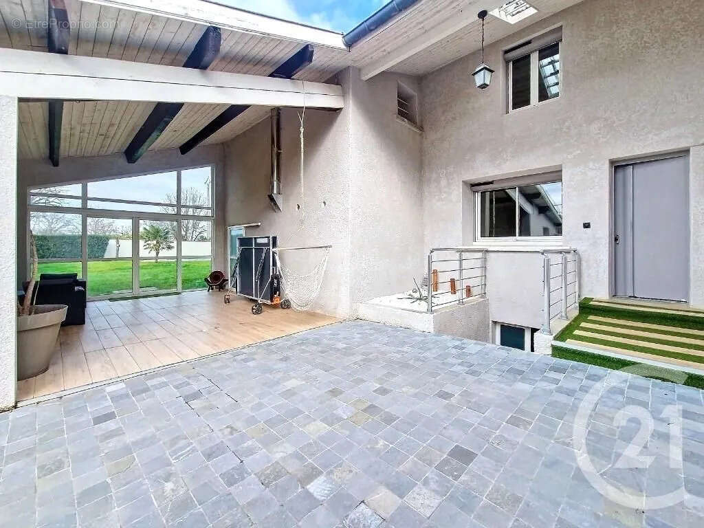 Maison à LUZINAY