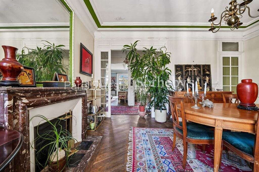 Appartement à NEUILLY-SUR-SEINE