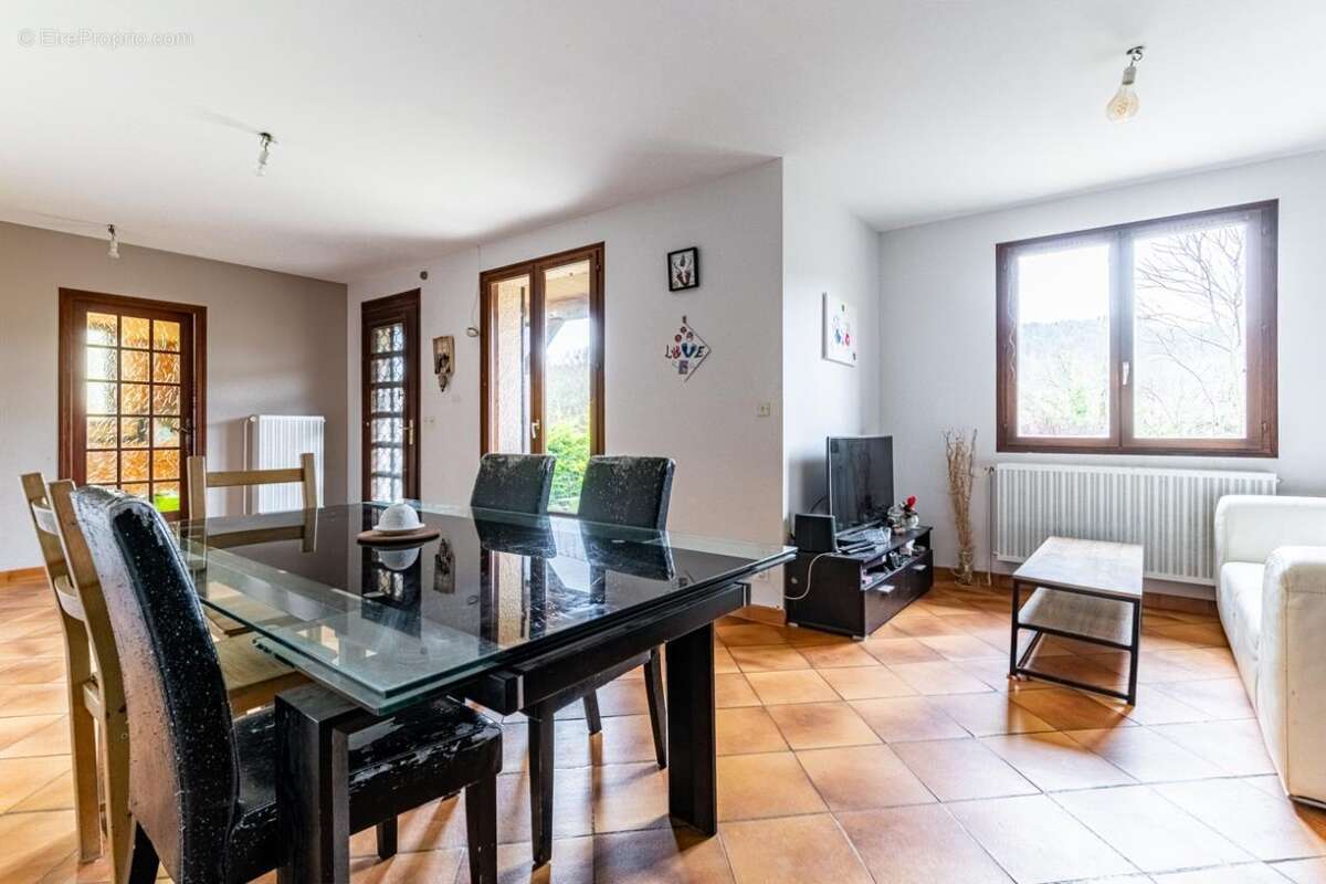 Maison à VEUVEY-SUR-OUCHE