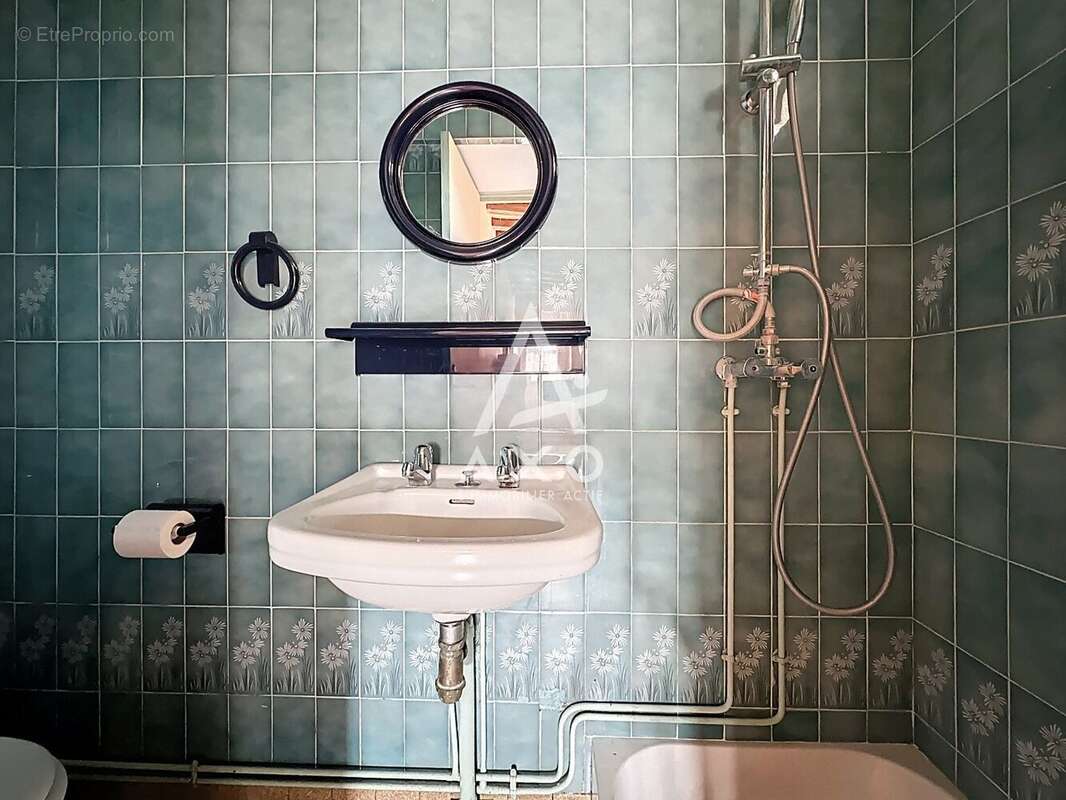 Maison à SAINT-VICTOR-DE-BUTHON