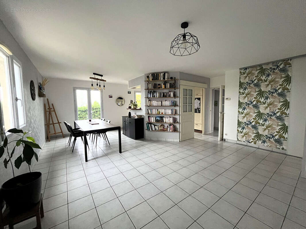 Maison à MONTREVAULT