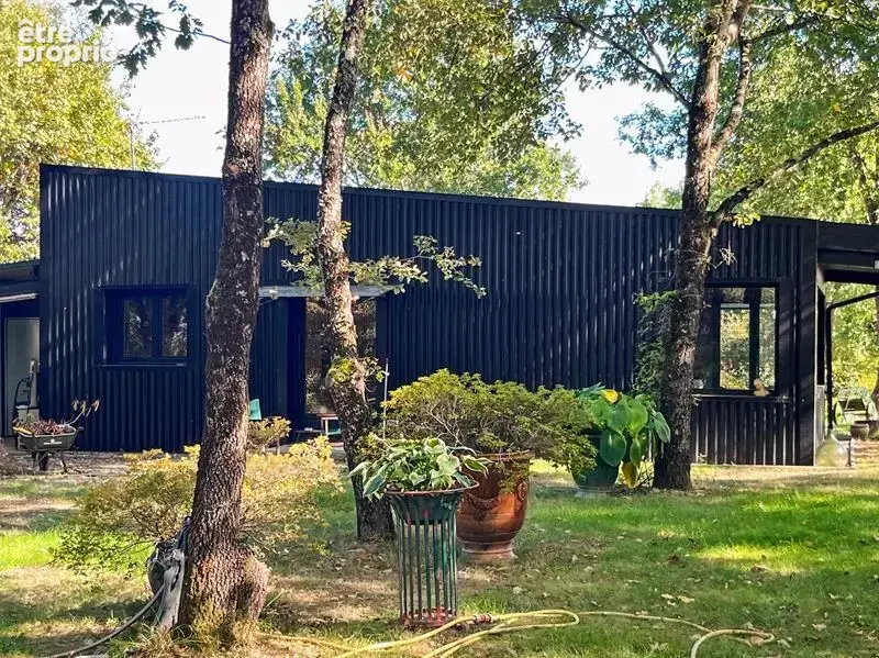 Maison atypique de 100 m² habitable de plain pied sur un terrain clos arboré - photo 4