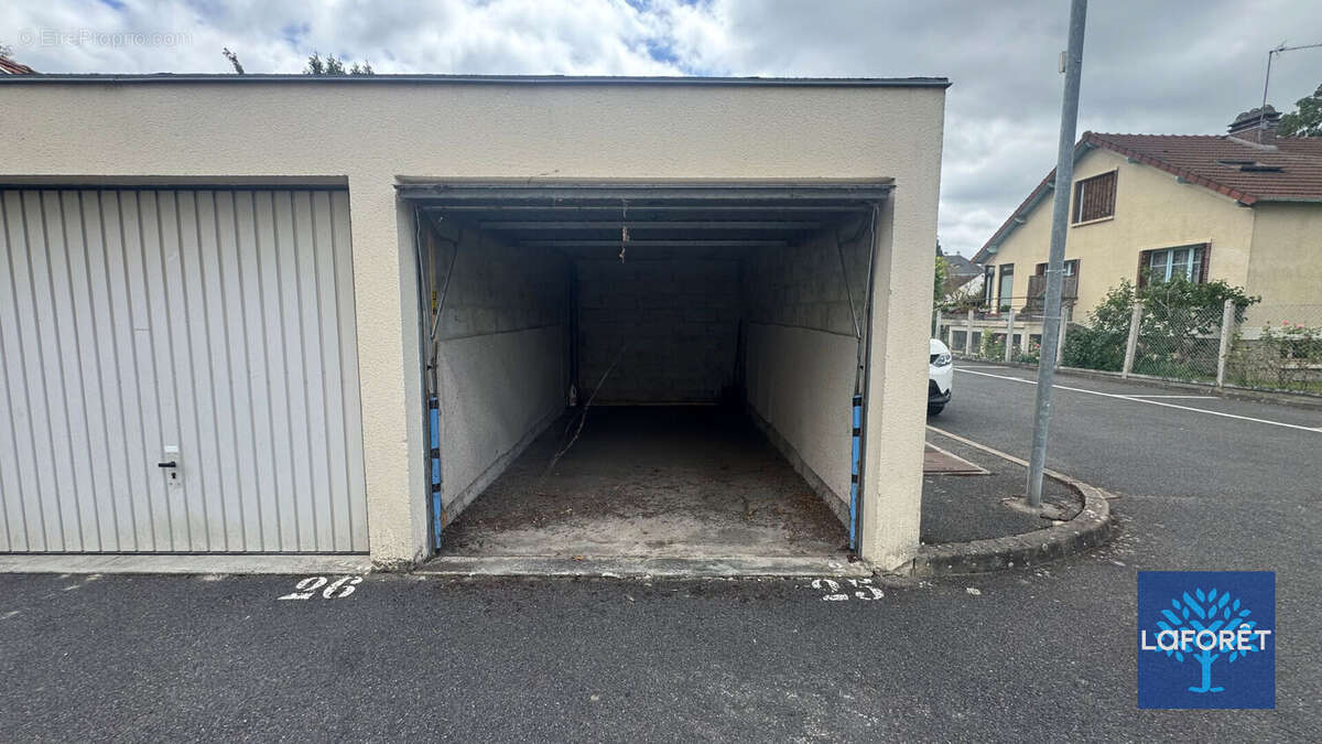 Parking à CHILLY-MAZARIN