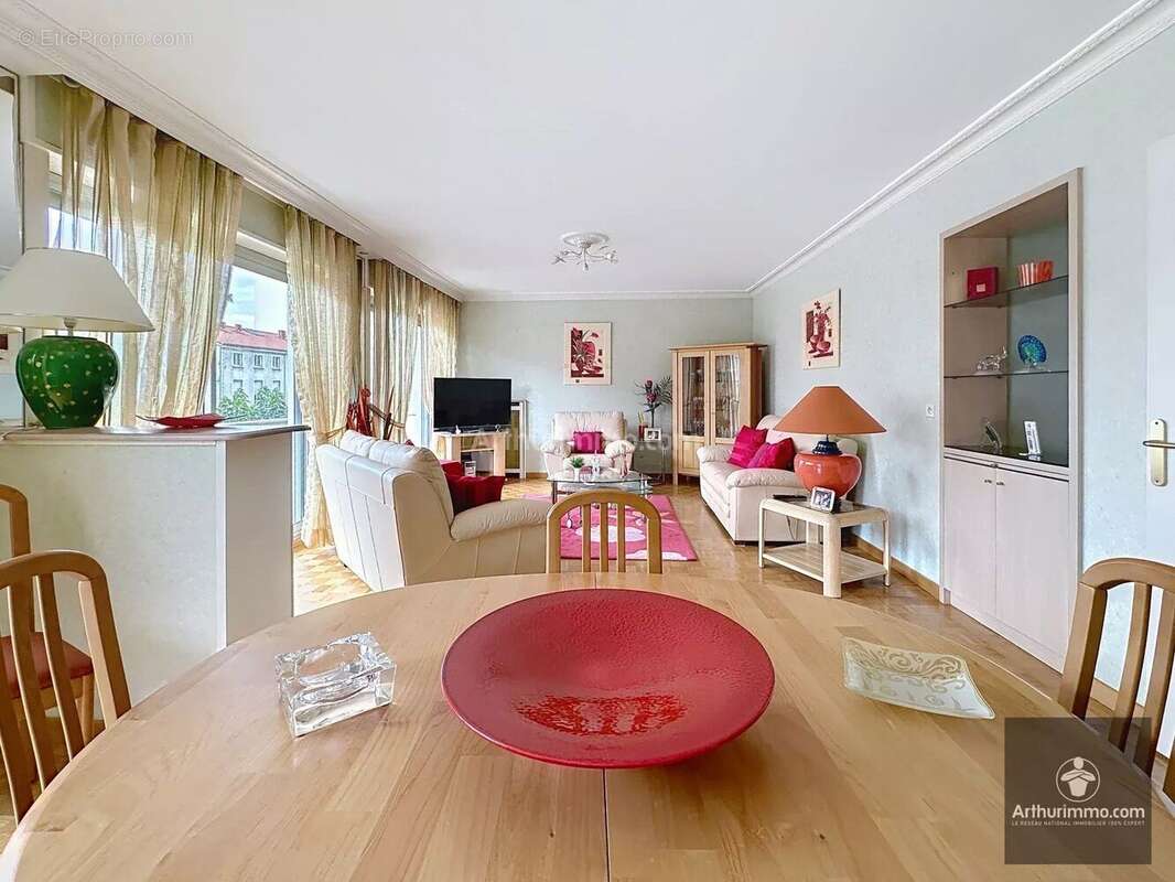 Appartement à LE COTEAU