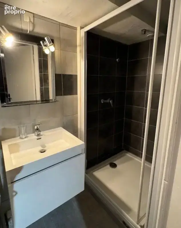 Maison avec vue et accès lac à 6 minutes à pied - photo 9