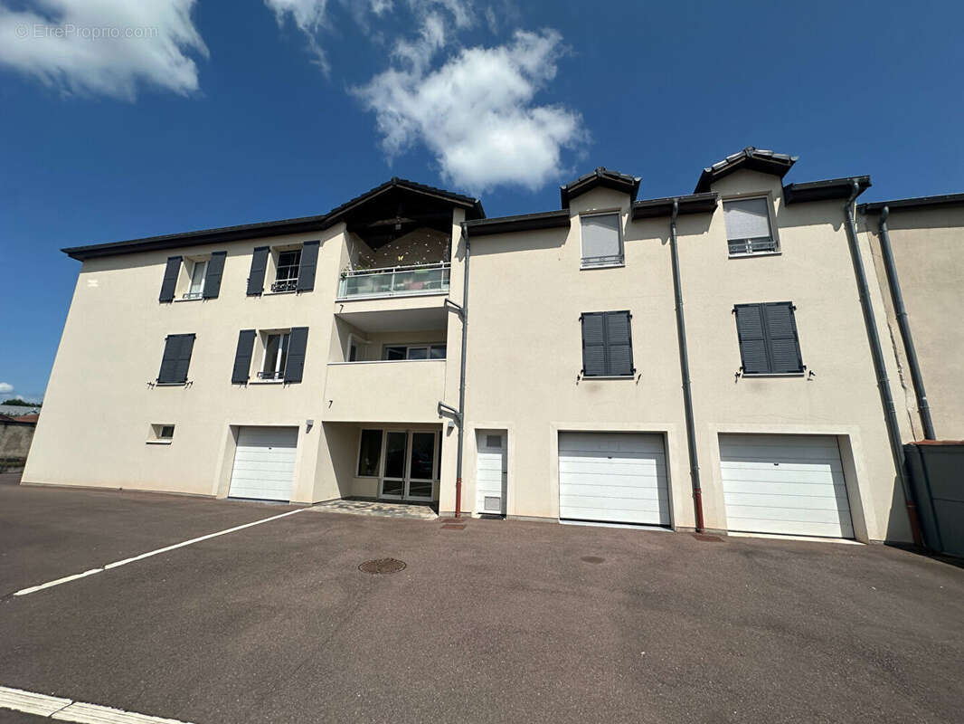 Appartement à COURCELLES-SUR-NIED