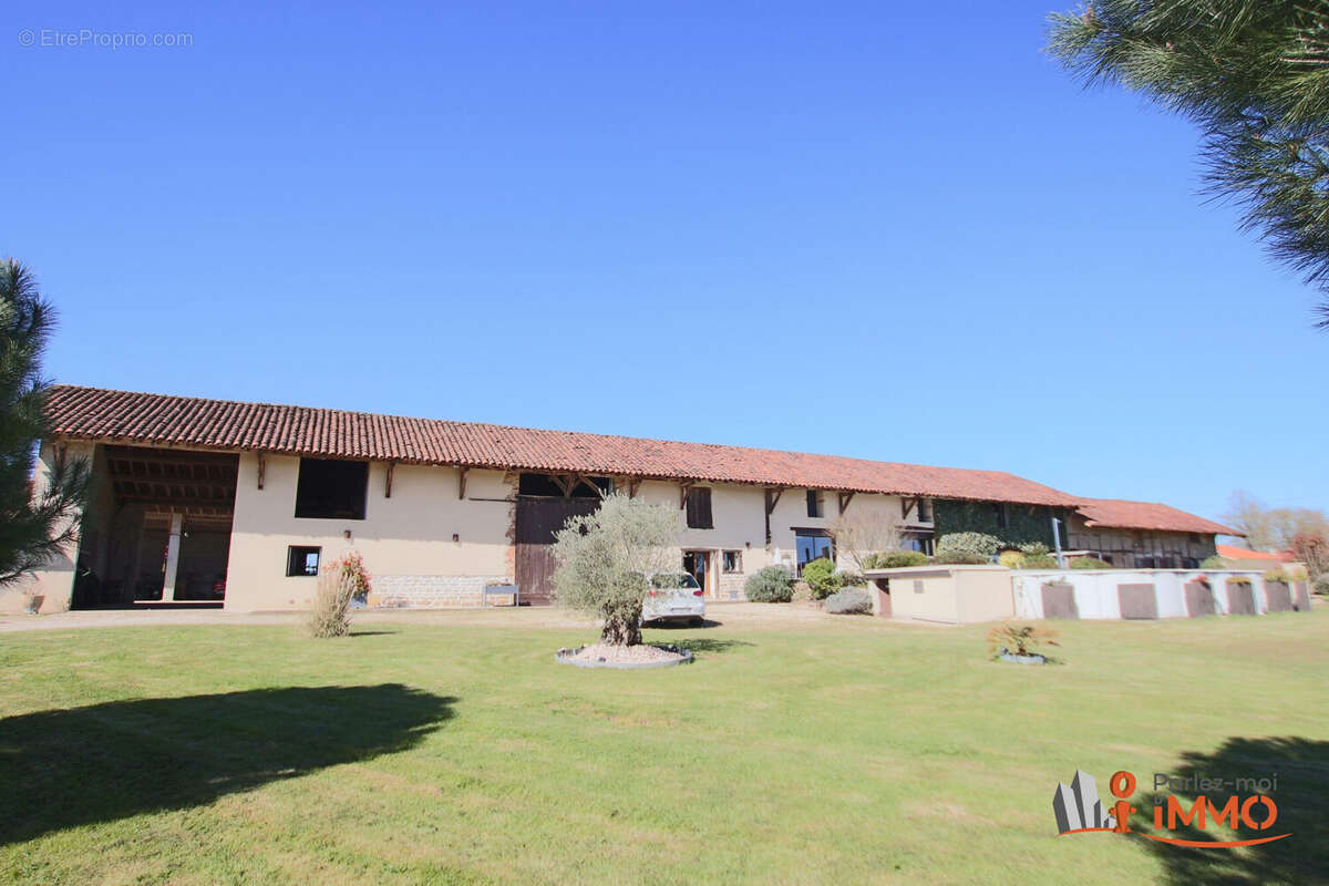 Maison à JAYAT
