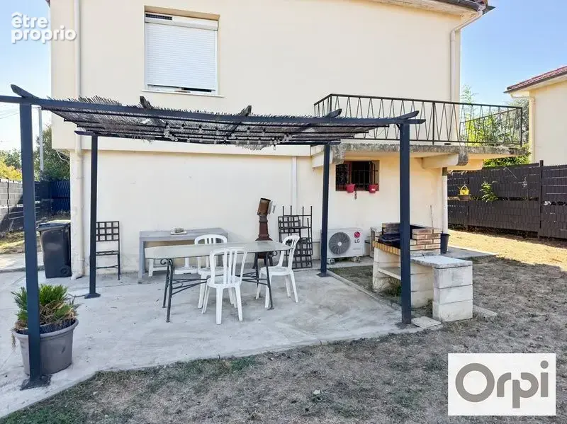 FLEURANCE, maison rénovée avec garage et jardin - photo 12