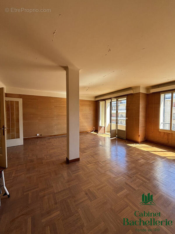 Appartement à MARSEILLE-6E