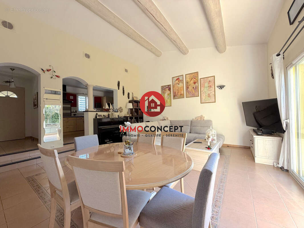 Maison à LAUDUN-L'ARDOISE