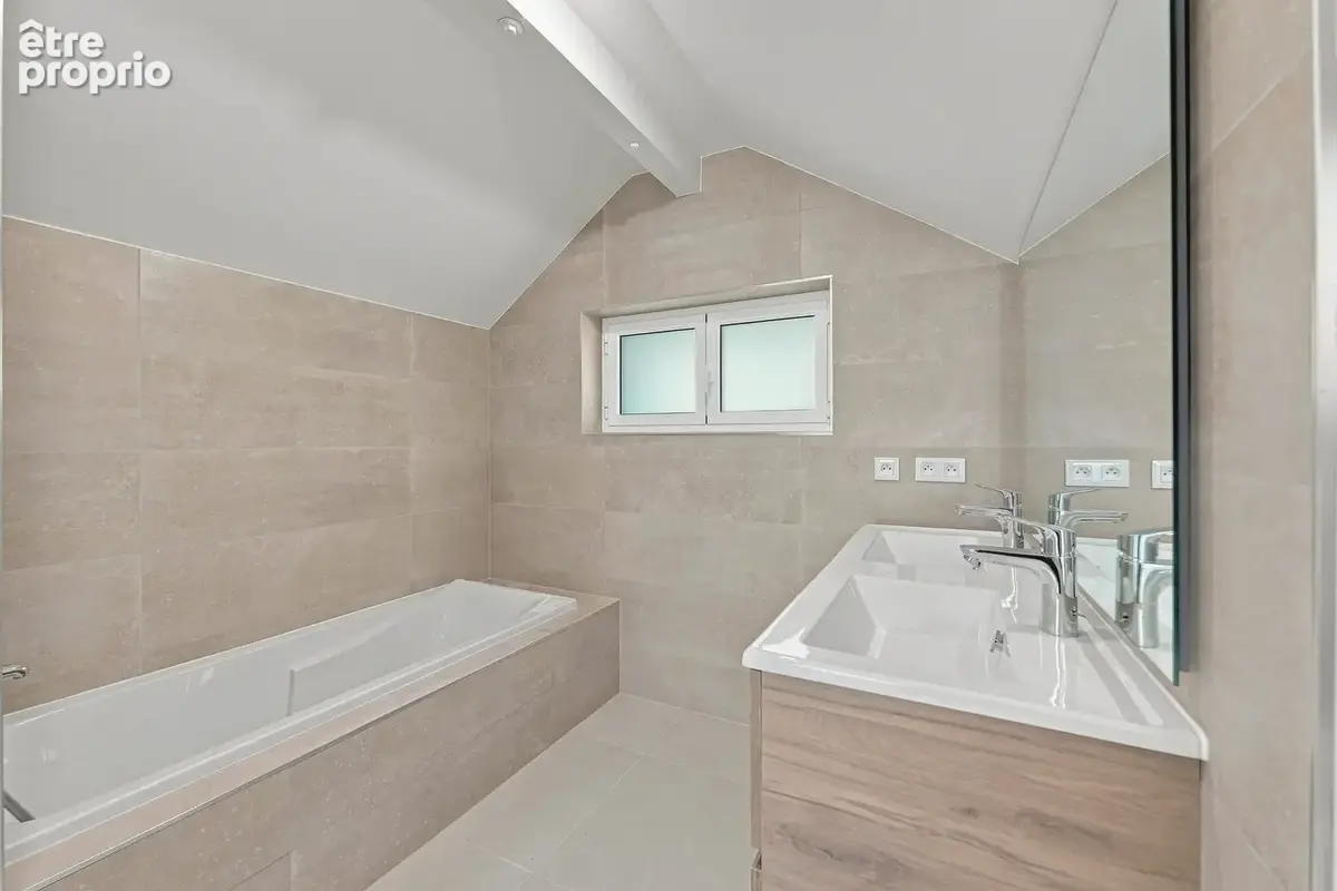 EXCLU à CESSY, villa individuelle T6 avec jardin, garage et vue - photo 18