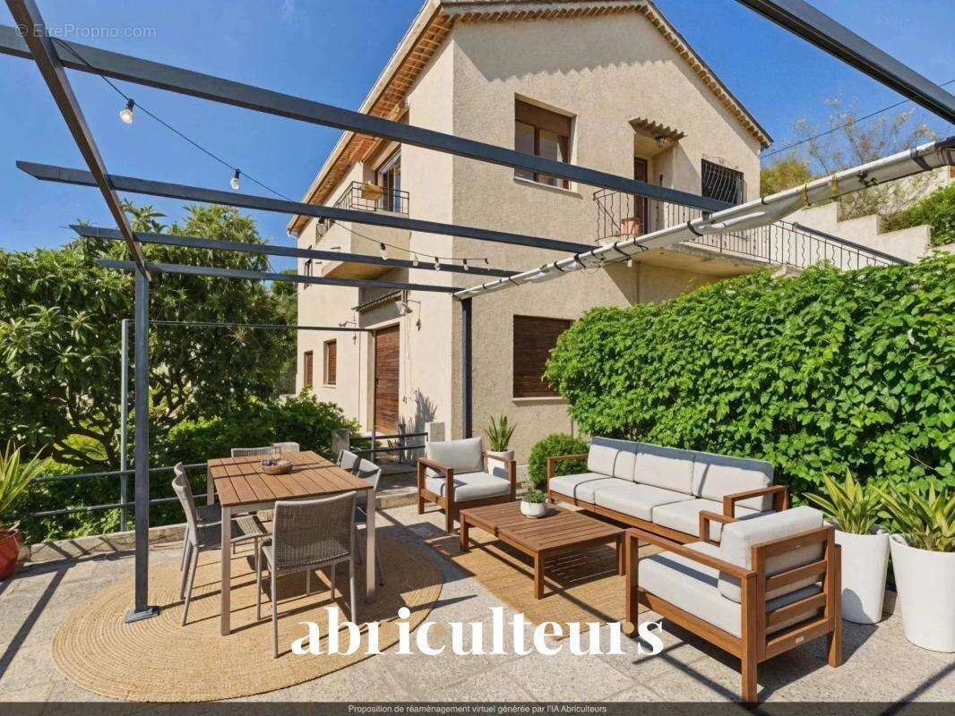 Appartement dans maison - Vue mer panoramique en vente dans le Quartier du Coteau Saint-Pierre - 93 m² (06150) - photo 2