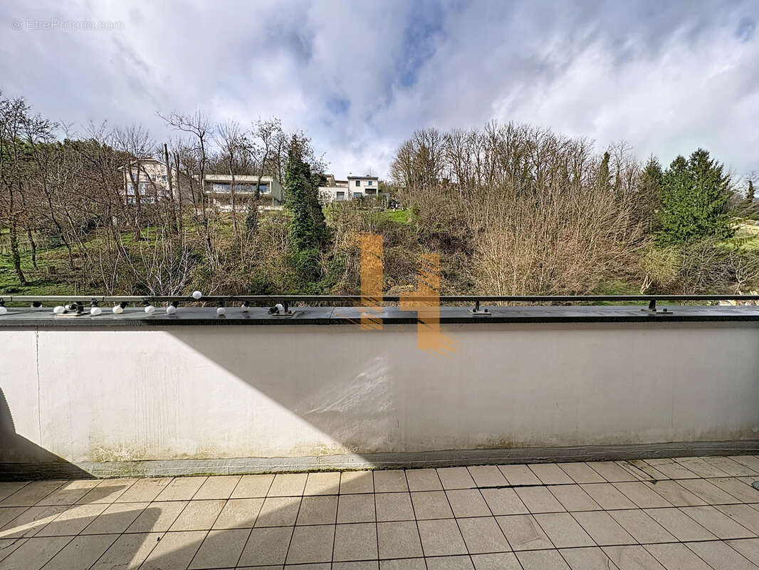 Appartement à NEYRON