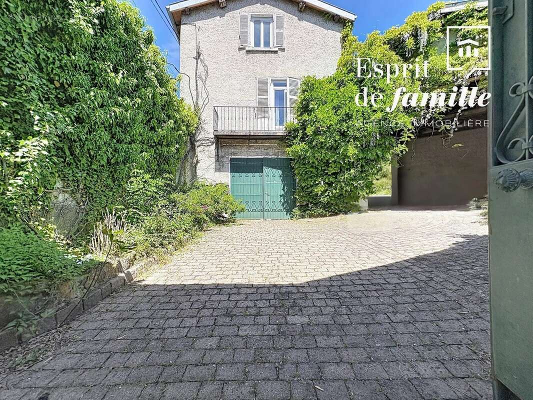 Maison à FONTAINES-SAINT-MARTIN