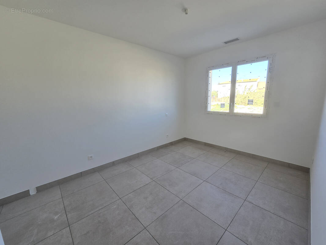 Maison à NISSAN-LEZ-ENSERUNE