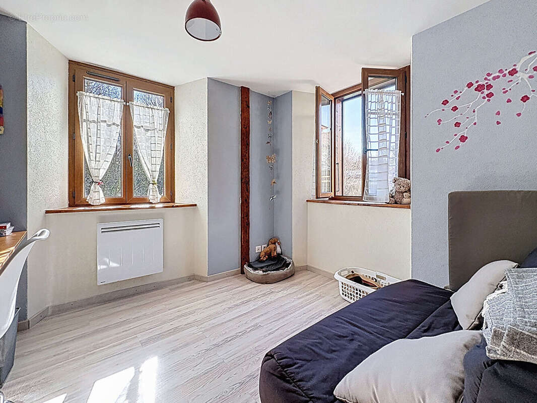 Appartement à LA ROCHE-SUR-FORON