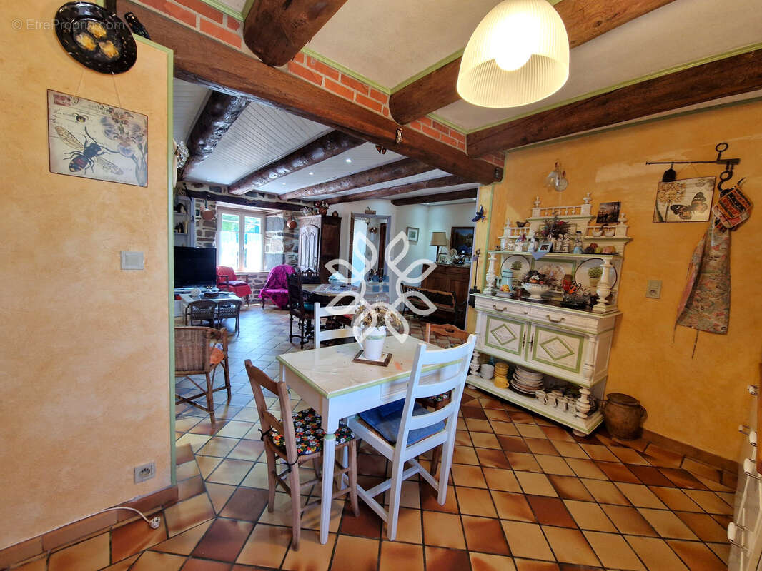 Maison à MASSIAC