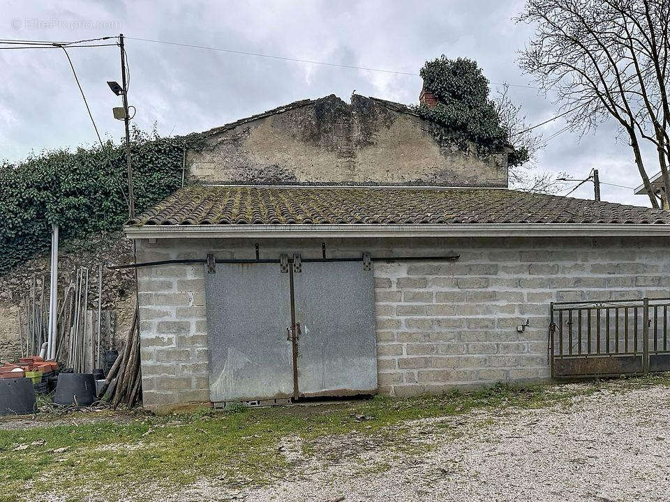 Terrain à SAINT-MEDARD-D'EYRANS